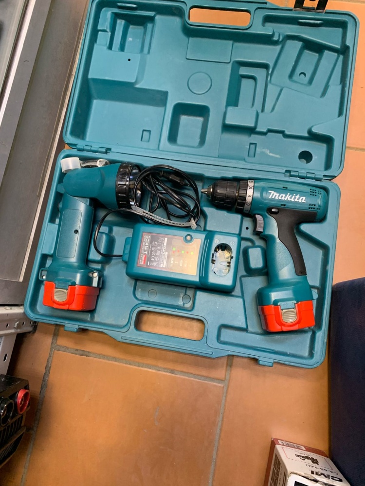 Шуруповерт Makita