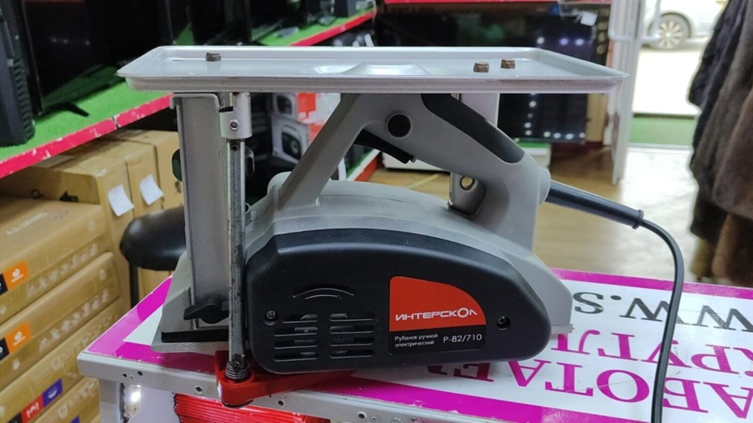 Рубанок Интерскол Р-82/710