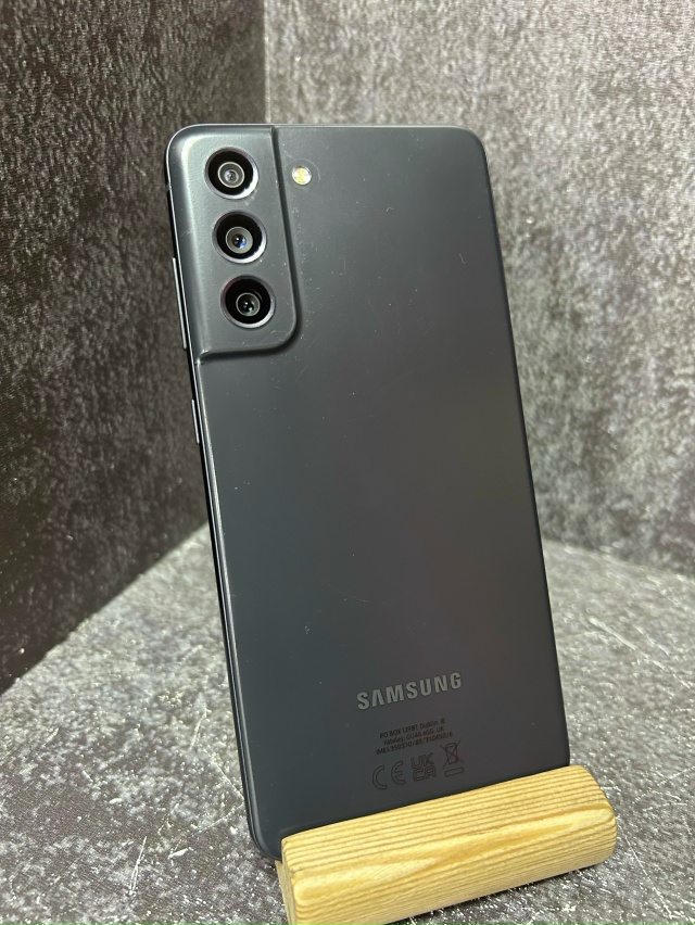 Смартфон Samsung S21 FE