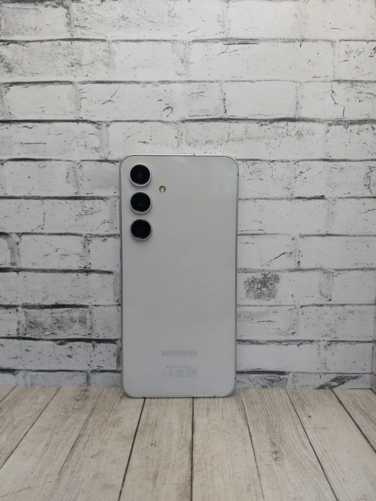 Смартфон Samsung S24 FE 8/256