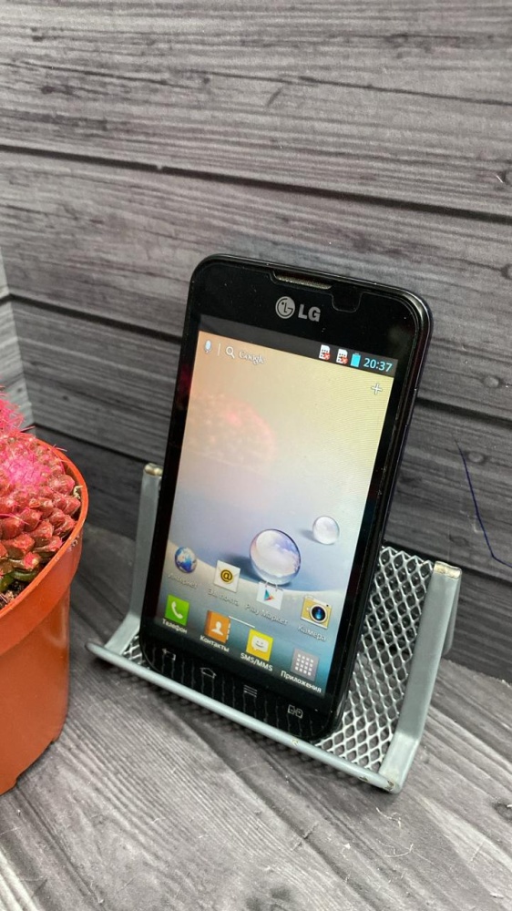 Мобильный телефон LG E455