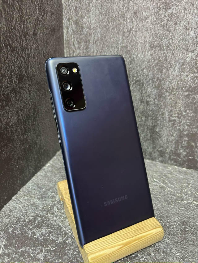 Смартфон Samsung S20 FE 6/128