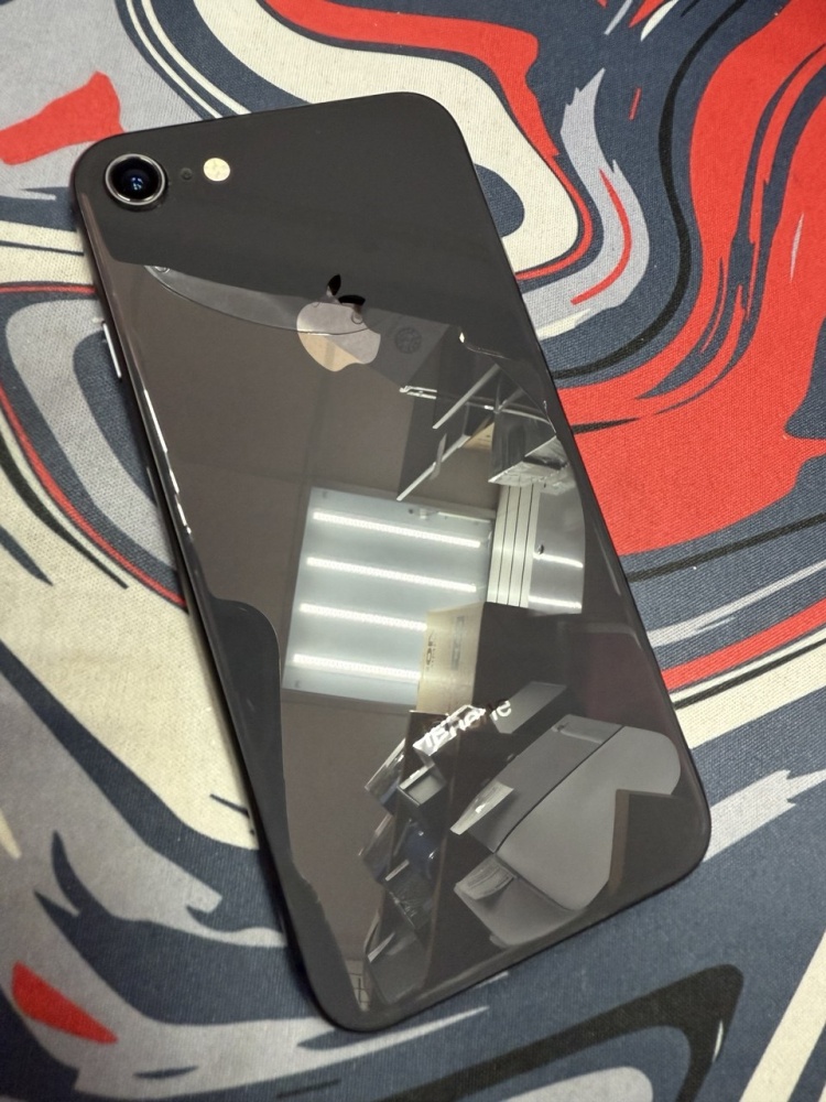 Смартфон iPhone 8 64 Gb