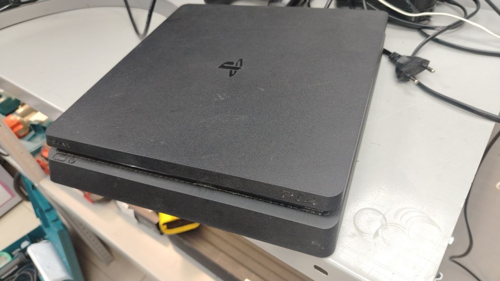 Игровая приставка Sony PlayStation 4 slim