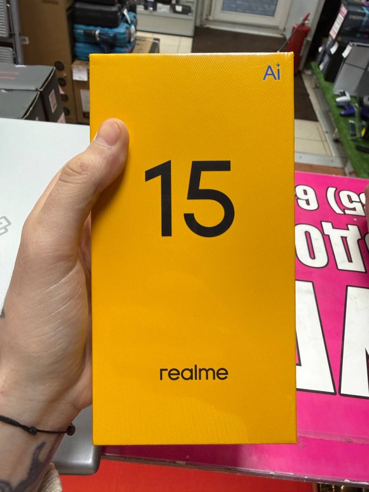 Смартфон Realme 15