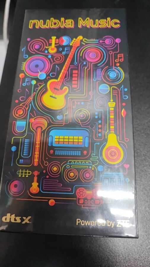 Мобильный телефон ZTE Nubia Music 4/128