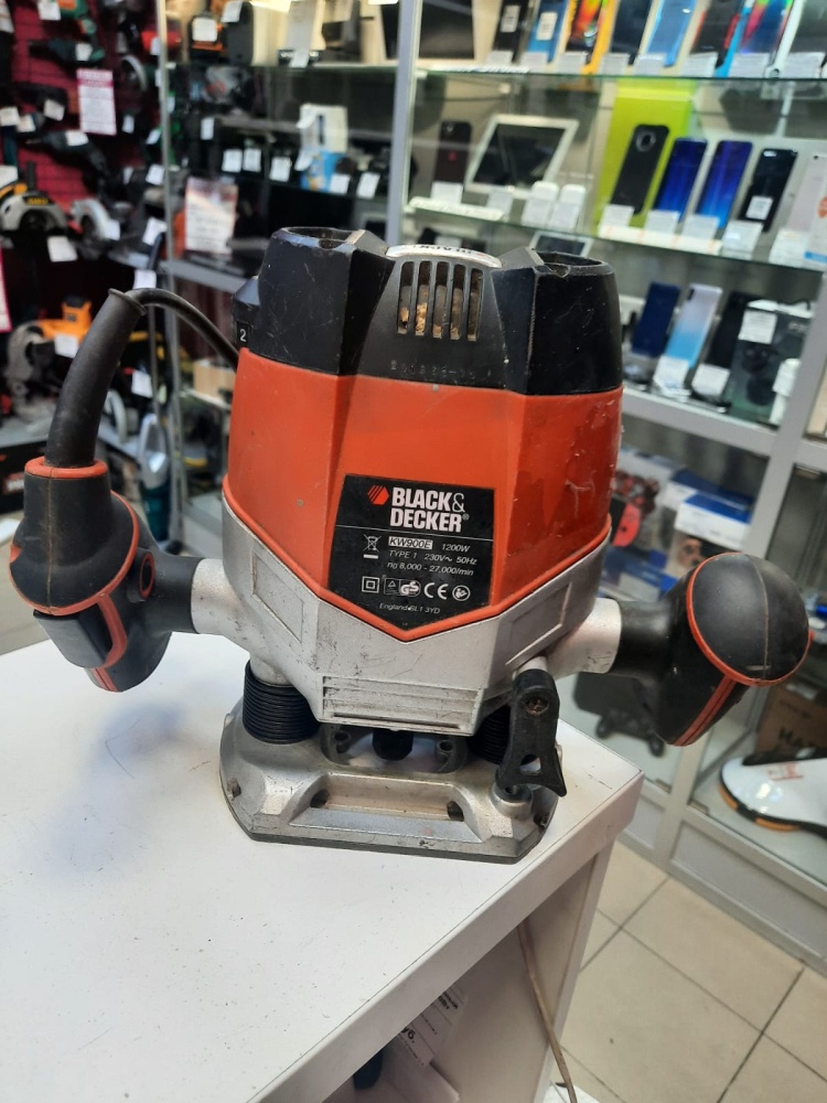 Фрезер BLACK DECKER KW900E