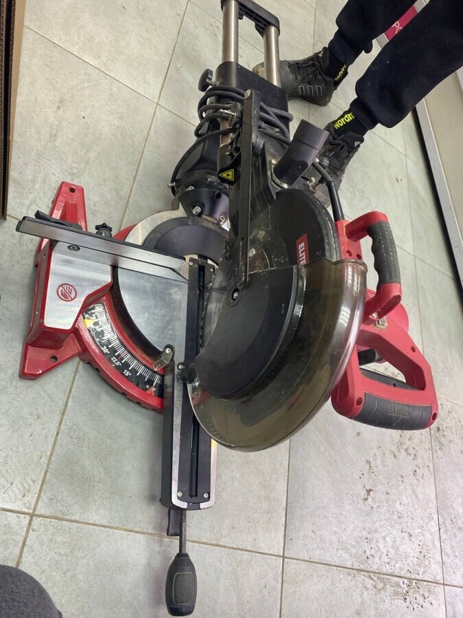 Торцовочная пила Elitech PT 2030к