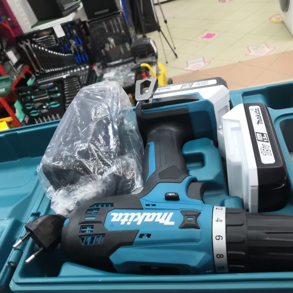 Шуруповерт makita df488DWE