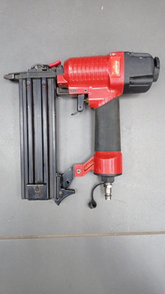 Пневмопистолет скобозабивной ELITECH 0704