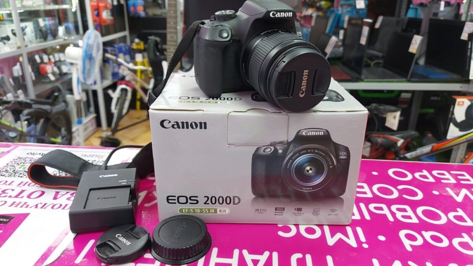 Фотоаппарат Canon EOS2000D