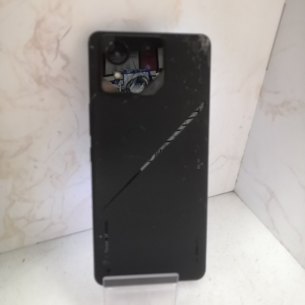 Мобильный телефон ASUS rog 8