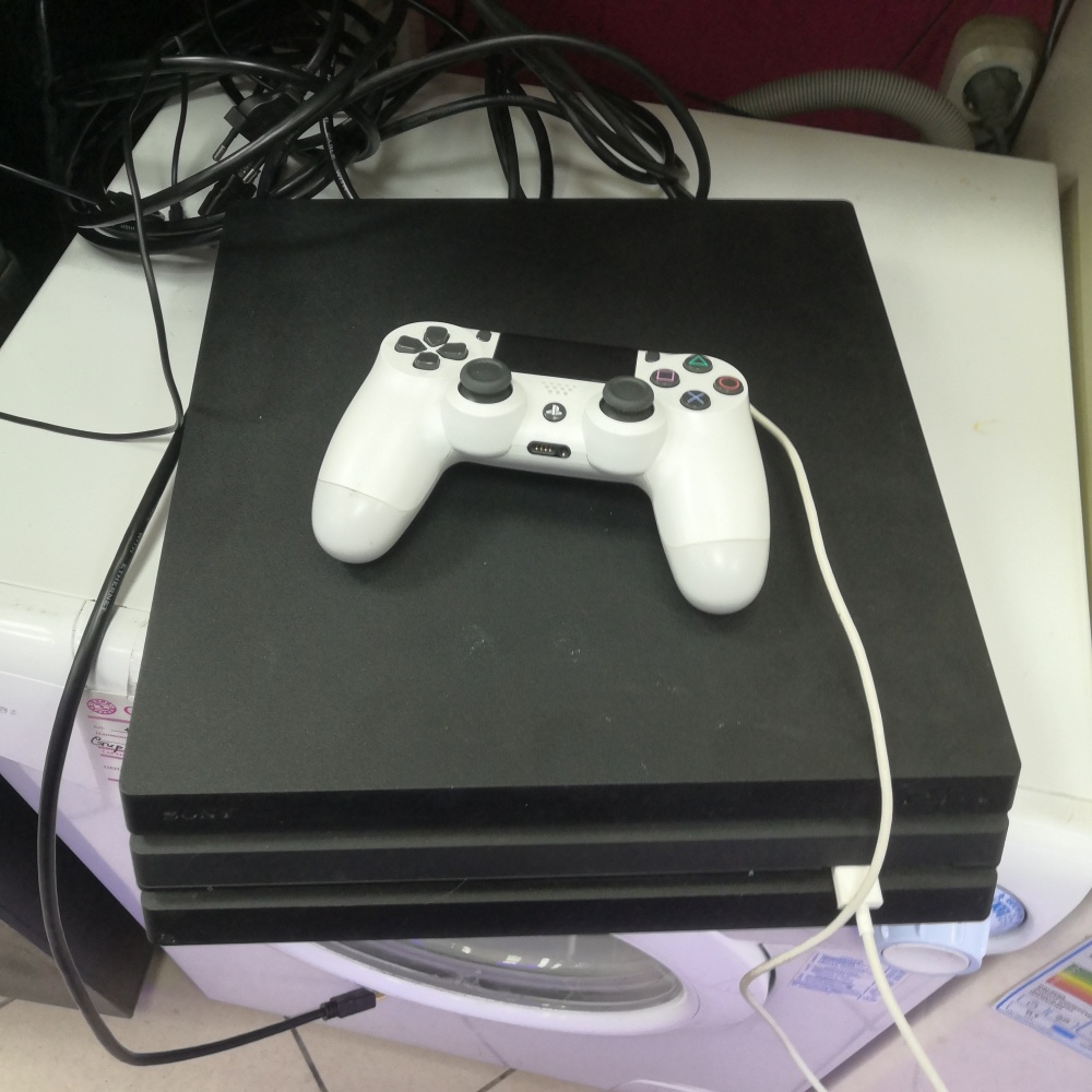 Игровая приставка Sony PlayStation 4 PRO