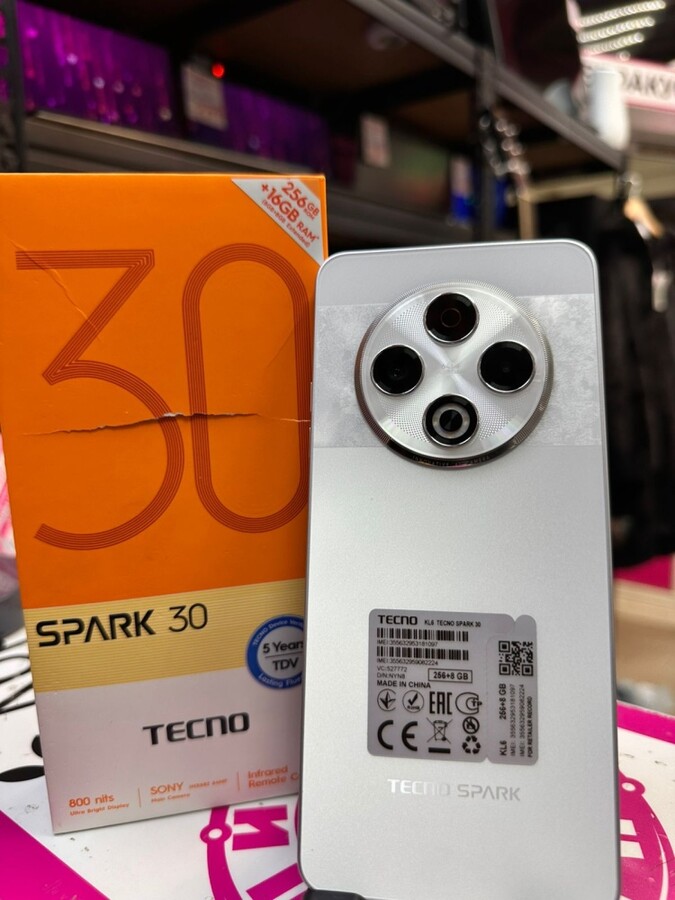 Мобильный телефон Tecno Spark 30 8\256
