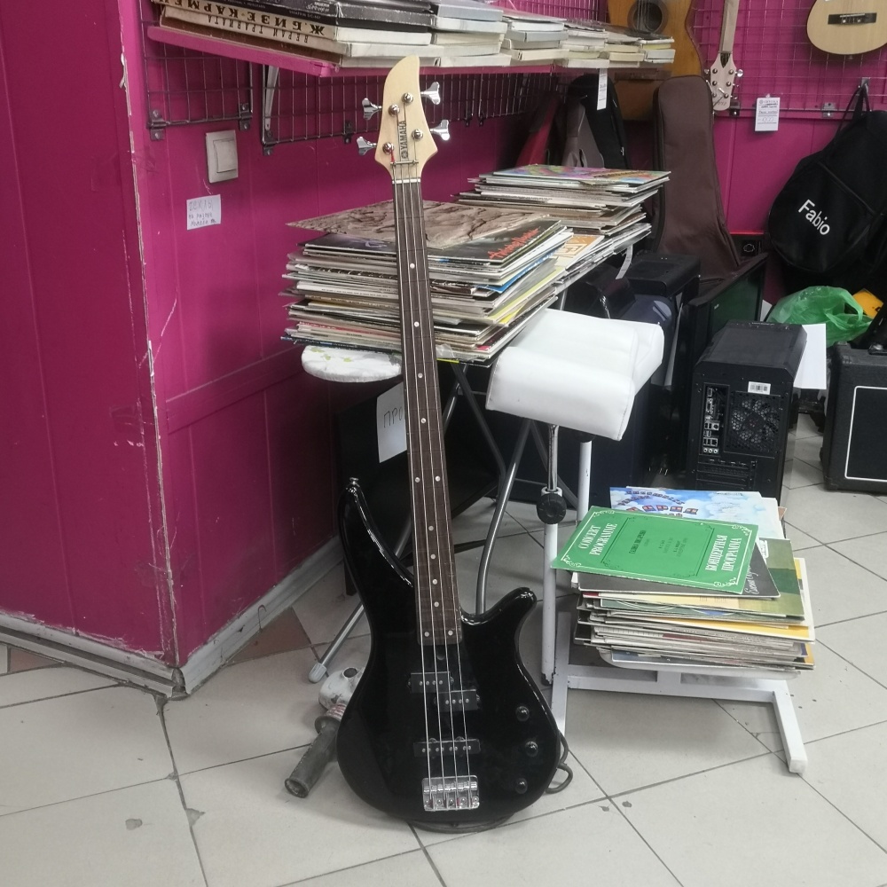 Гитара бас yamaha