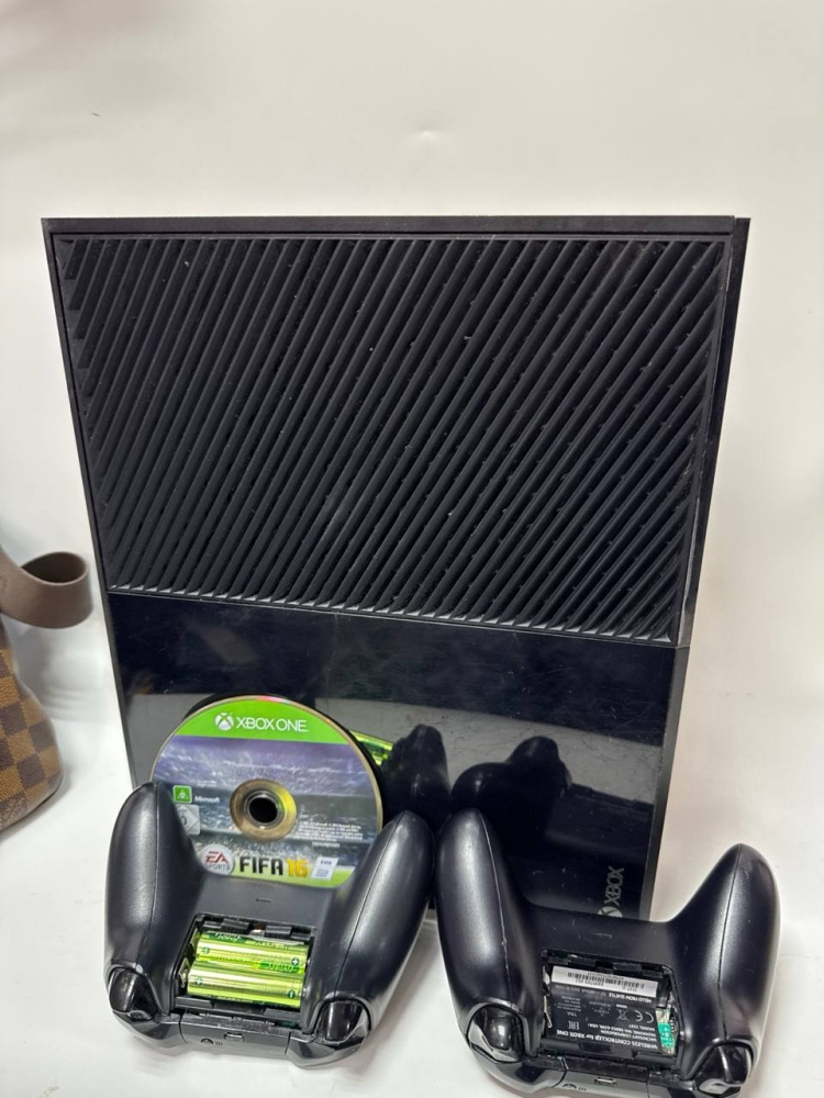 Игровая приставка XBOX ONE 500 ГБ