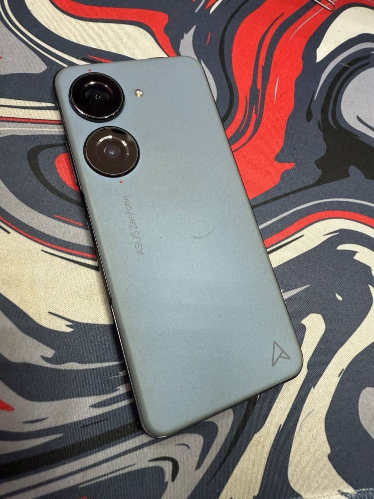 Смартфон ASUS Zenfone 10 8/256 ГБ