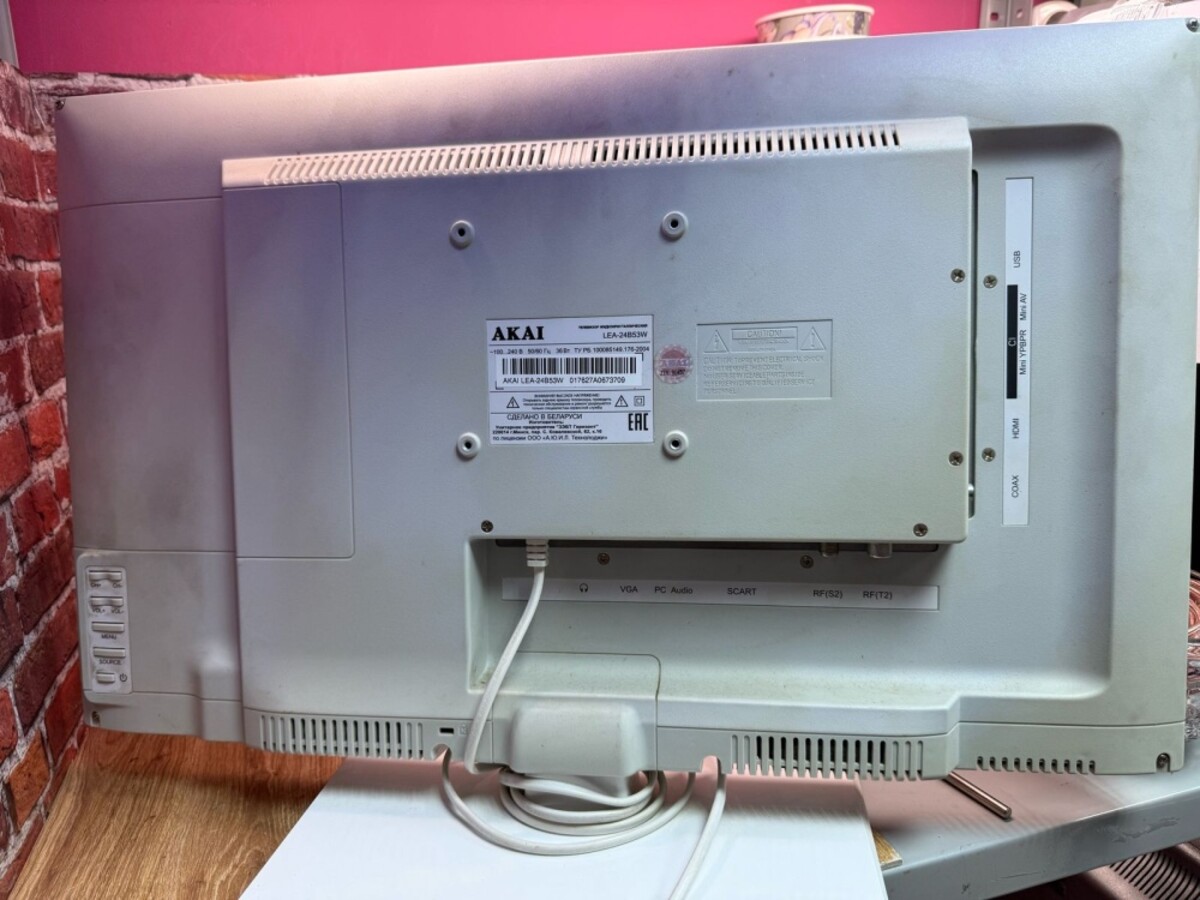 Телевизор Akai LEA-24B53W