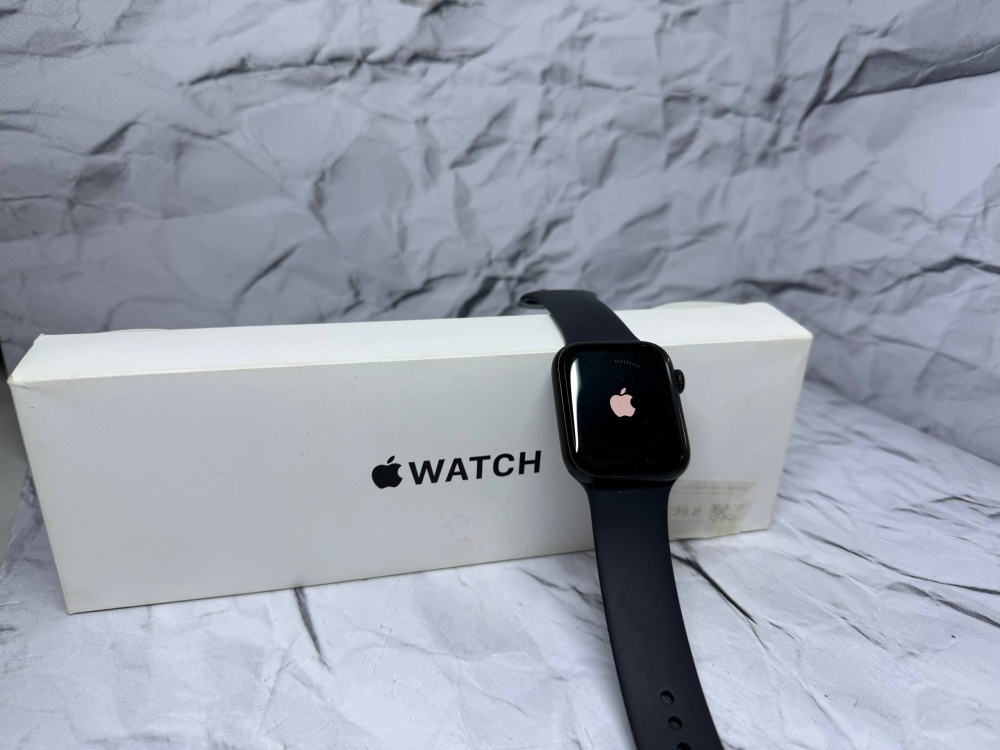 Часы Apple Watch SE2 44mm