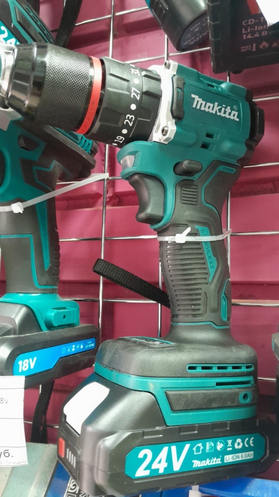 Шуруповерт MAKITA
