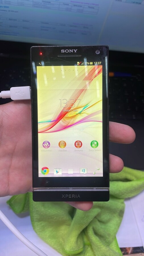 Мобильный телефон Sony LT26i