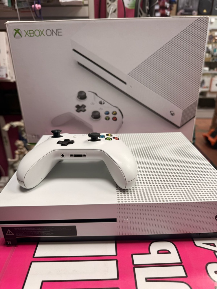 Игровая приставка XBOX ONE S (1ТВ)
