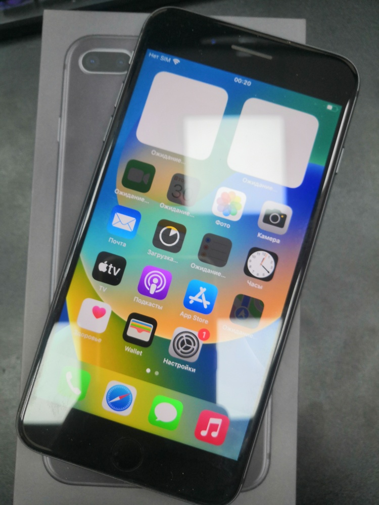 Смартфон iPhone 8+ 64 Gb